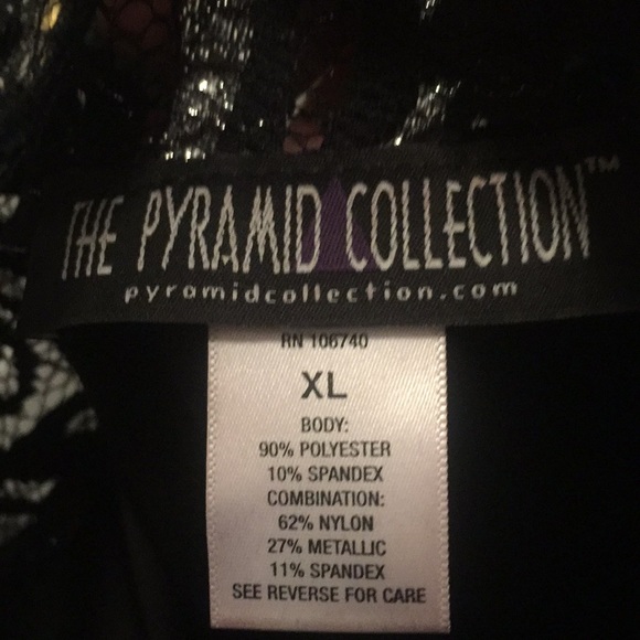 I am selling a beautiful lace/velvet blouse - Picture 2 of 5